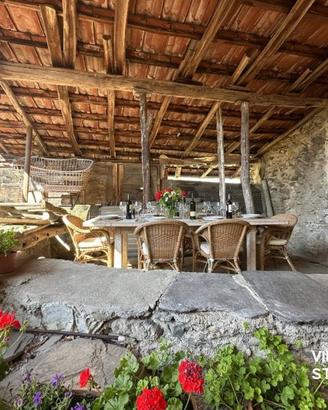 Rustico / Casale di 180 m² con più di 5 locali a E