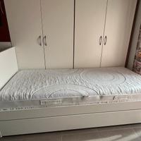Letto singolo con letto estraibile e materassi