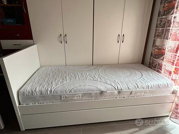 Letto singolo con letto estraibile e materassi