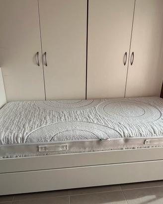 Letto singolo con letto estraibile e materassi