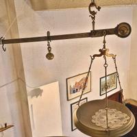 antica bilancia in ottone 