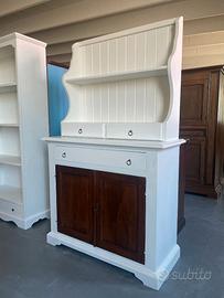 Credenza con piattaia in stile shabby