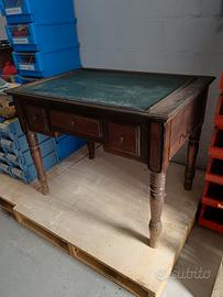 Scrivania antica da restaurare