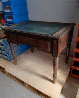 Scrivania antica da restaurare