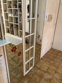 Specchio da ingresso vintage e decorazioni
