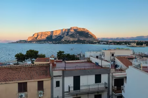 MONDELLO APPARTAMENTO LBT VICINO PIAZZA E MARE
