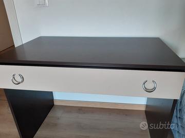 Scrivania quasi nuova 