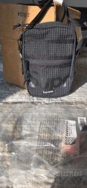 Borsa a tracolla Supreme (SS24)