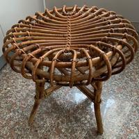 Sgabello basso in vimini