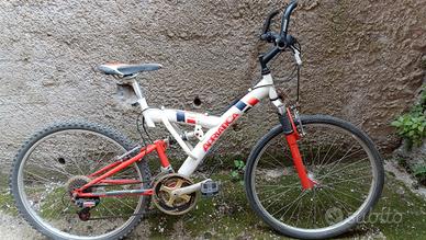 bicicletta Mountain bike 