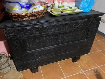 Cassapanca sarda antica