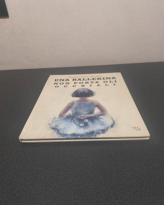 1 ballerina non porta gli occhiali 