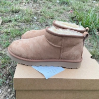 Stivaletti UGG Ultra Mini da donna  castagna 40