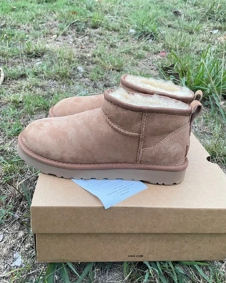 Stivaletti UGG Ultra Mini da donna  castagna 40