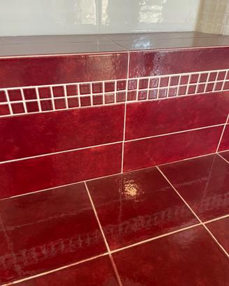 Ceramiche laccate bordeaux