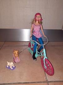 Barbie pedala con cuccioli (Mattel CLD94) 10 euro