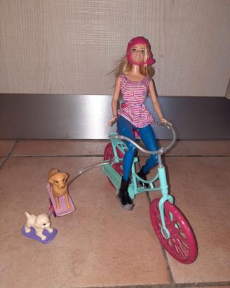 Barbie pedala con cuccioli (Mattel CLD94) 10 euro