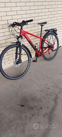 Bicicletta marca CUBE modello Trekking
