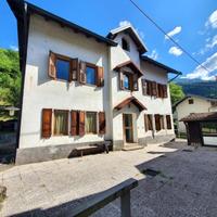 CASA INDIPENDENTE CON CORTE E GIARDINO - UN RIF...