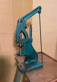 PELLETTERIA - OCCHIELLATRICE RIVETTATRICE.