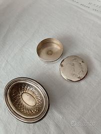 Due  bomboniere in argento antico