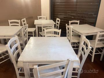Tavoli e sedie per attività commerciale.