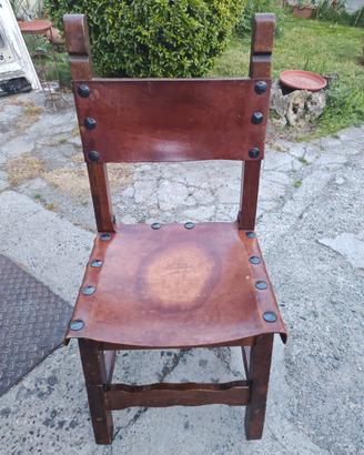 sedie in legno e cuoio