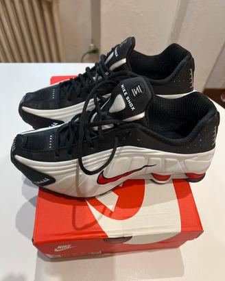Nike shox r4 t44