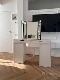 Toeletta/postazione Make Up