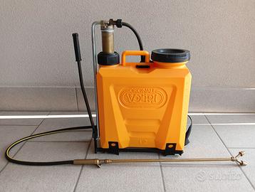 Pompa a zaino manuale.