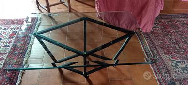 Tavolino con piano in vetro