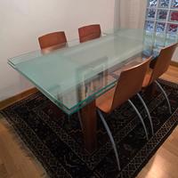 Tavolo in cristallo e 4 sedie