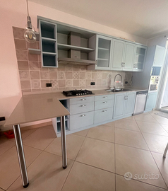 Cucina completa di elettrodomestici