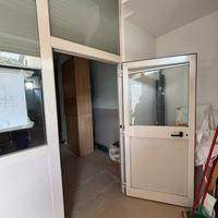 Porta da esterno o interno, bianca a vetri