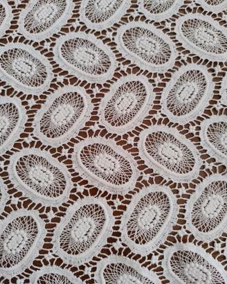  Scampolo stoffa tipo pizzo bianca 