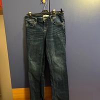 Jeans blu a vita bassa di ZARA