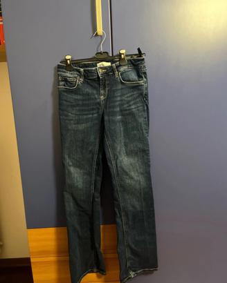 Jeans blu a vita bassa di ZARA