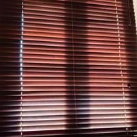 Veneziana con doghe in legno.