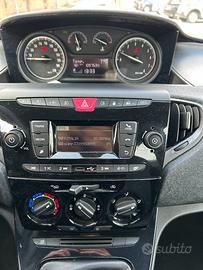 Lancia Y Elefantino Blu