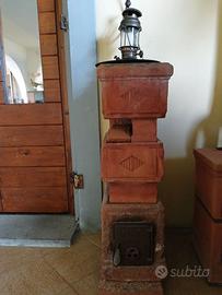 Stufa in cotto antica a 3 livelli
