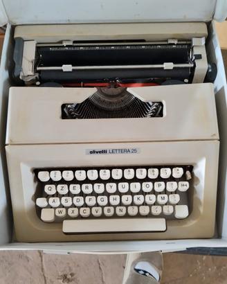 macchina da scrivere olivetti