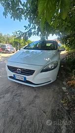 vendessi volvo v40 d2 2015, astenersi perdi tempo