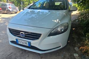 vendessi volvo v40 d2 2015, astenersi perdi tempo