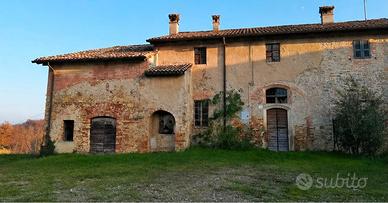 Casale con 4,5 Ettari Carpaneto Piacentino Collina