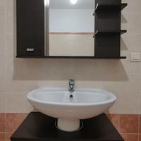 Mobile sotto lavandino con specchiera