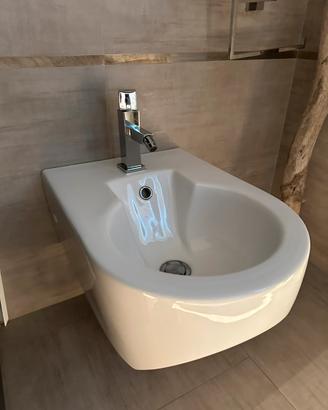 Coppia di sanitari sospesi (wc e bidet)