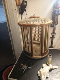 Gabbia in legno per uccelli