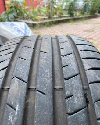 Gomme 235/40/17