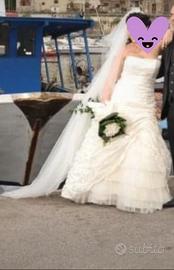 Abito da sposa completo di accessori
