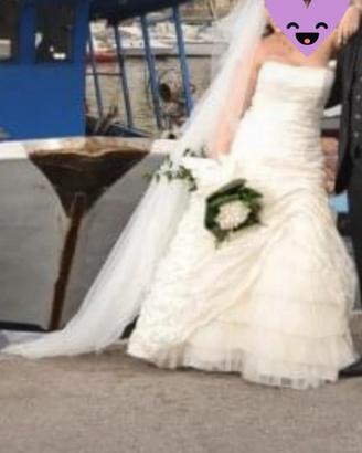 Abito da sposa completo di accessori
